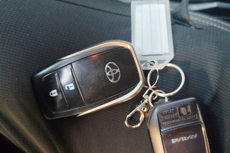 Used Toyota RAV4 2016 2.0L CVT Two-Wheel Drive Fashion Edition China V Standard Interior 1