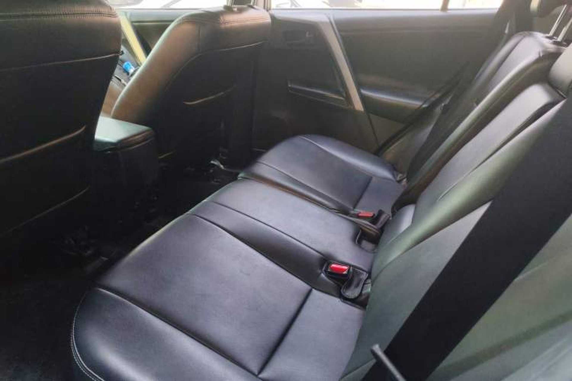Used Toyota RAV4 2016 2.0L CVT Two-Wheel Drive Fashion Edition China V Standard Interior 4