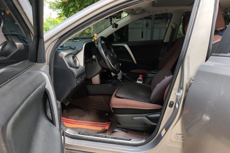 Used Toyota RAV4 2016 2.0L CVT Two-Wheel Drive Fashion Edition China V Standard Left Front Seat