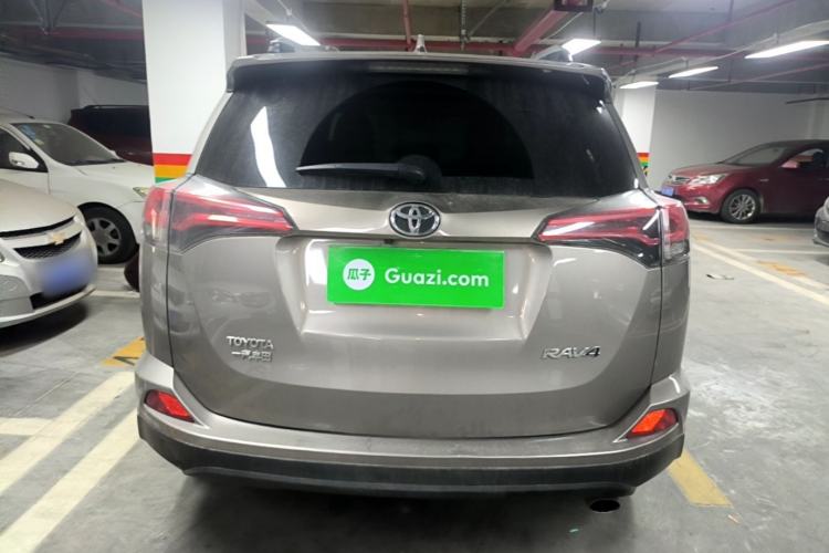 Used Toyota RAV4 2016 2.0L CVT Two-Wheel Drive Fashion Edition China V Standard Rear