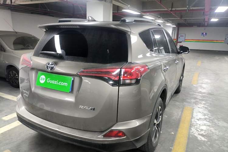 Used Toyota RAV4 2016 2.0L CVT Two-Wheel Drive Fashion Edition China V Standard Rear Right 45 Deg