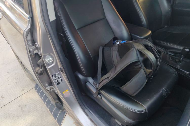 Used Toyota RAV4 2016 2.0L CVT Two-Wheel Drive Fashion Edition China V Standard Right Front Seat