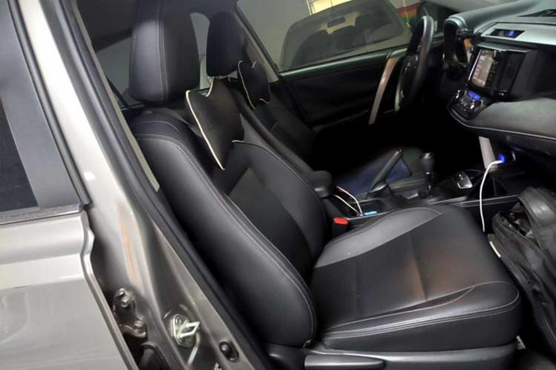 Used Toyota RAV4 2016 2.0L CVT Two-Wheel Drive Fashion Edition China V Standard Right Front Seat