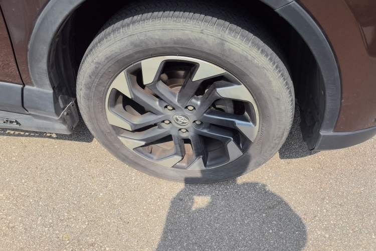 Used Toyota RAV4 2016 2.5L Automatic 4x4 Elite Edition Right Front Wheel Hub