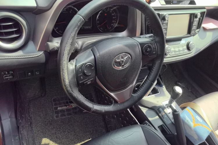 Used Toyota RAV4 2016 2.5L Automatic 4x4 Elite Edition Steering Wheel
