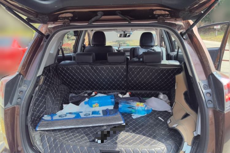 Used Toyota RAV4 2016 2.5L Automatic 4x4 Elite Edition Trunk