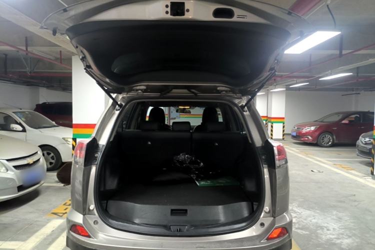 Used Toyota RAV4 2016 2.0L CVT Two-Wheel Drive Fashion Edition China V Standard Trunk