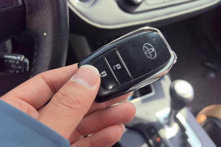 Used Toyota RAV4 2016 2.5L Automatic 4x4 Elite Edition Vehicle Key