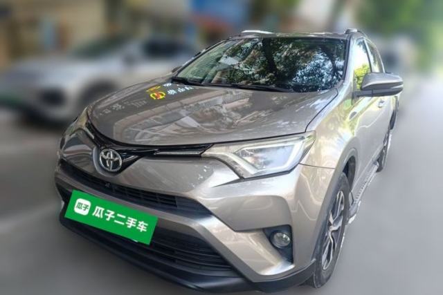 Używany Toyota RAV4 2016 2.0L CVT Two-Wheel Drive Fashion Edition China V Standard