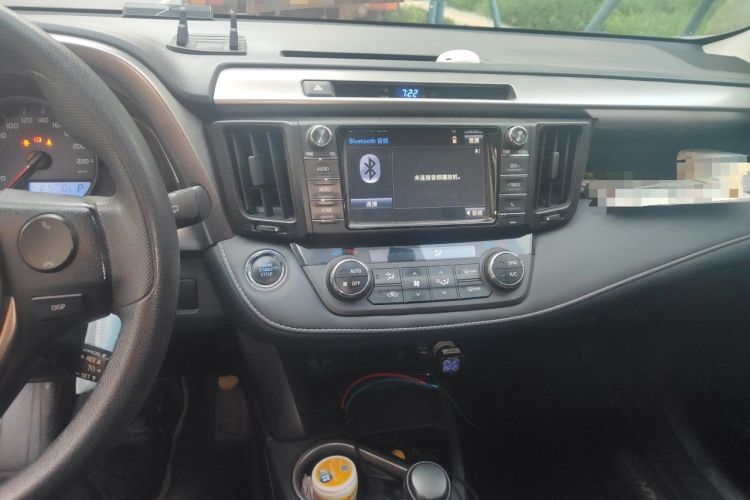 Used Toyota RAV4 2016 2.0L CVT Two-Wheel Drive Fashion Edition China V Standard Audio And AC Panel