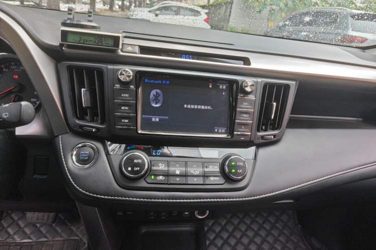 Used Toyota RAV4 2016 2.0L CVT Two-Wheel Drive Smart Edition China V Standard Audio And AC Panel