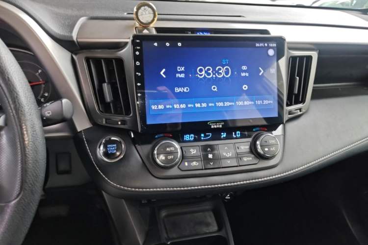 Used Toyota RAV4 2016 2.0L CVT Two-Wheel Drive Fashion Edition China V Standard Audio And AC Panel