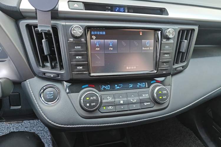Used Toyota RAV4 2016 2.0L CVT Two-Wheel Drive Comfort Edition China V Standard Audio And AC Panel
