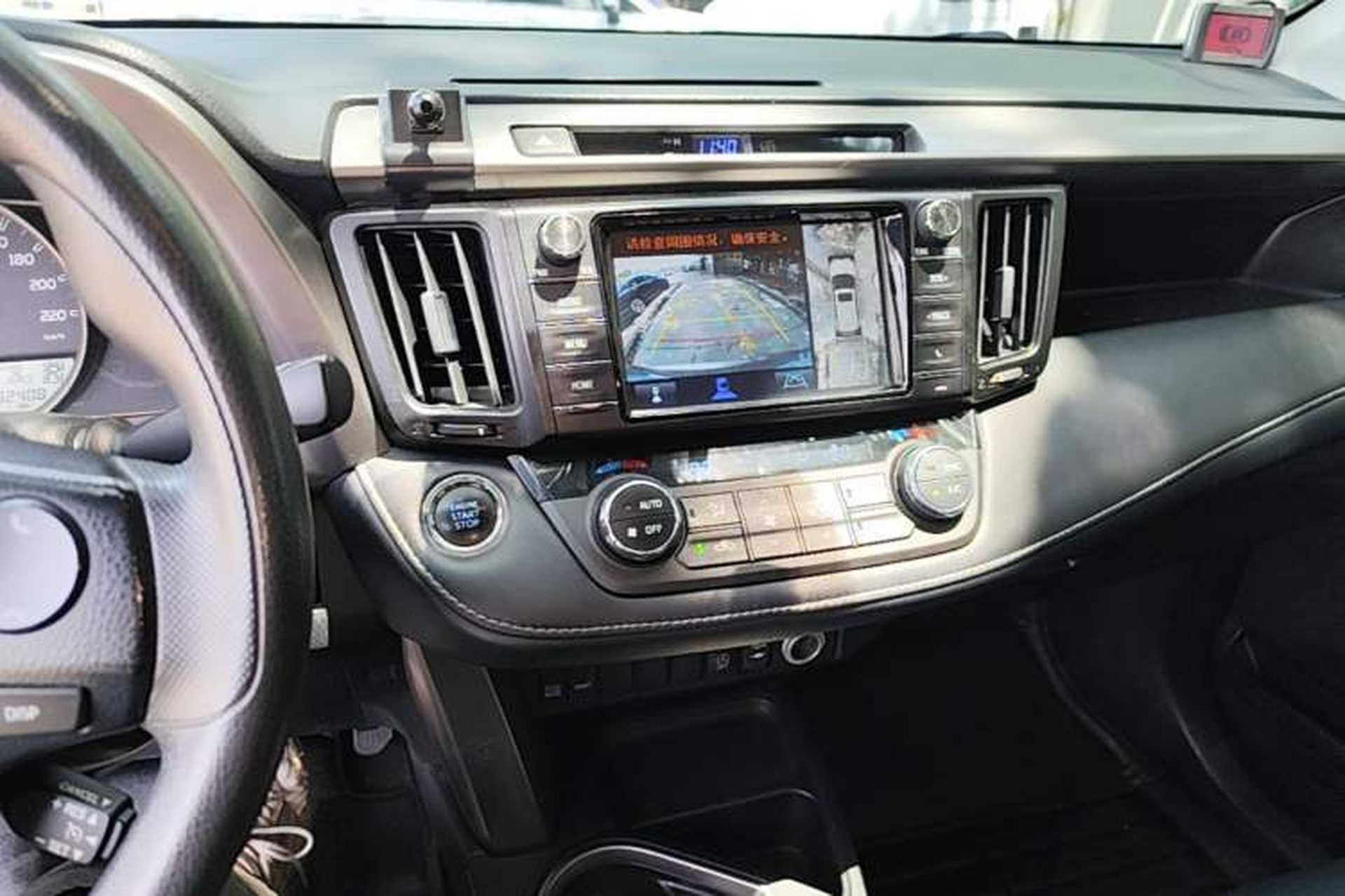 Used Toyota RAV4 2016 2.0L CVT Two-Wheel Drive Fashion Edition China V Standard Audio And AC Panel