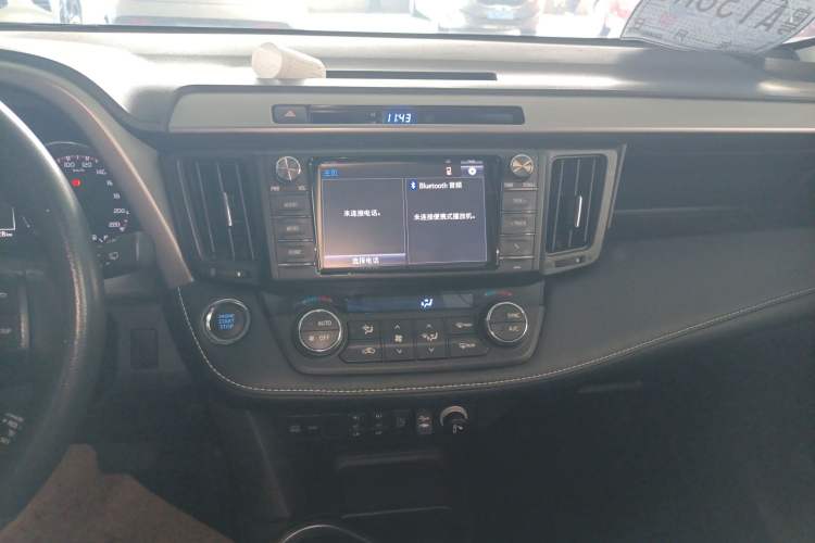 Used Toyota RAV4 2016 2.0L CVT Two-Wheel Drive Smart Edition China V Standard Audio And AC Panel