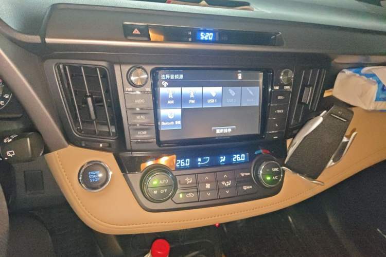 Used Toyota RAV4 2016 2.0L CVT Two-Wheel Drive Fashion Edition China V Standard Audio And AC Panel