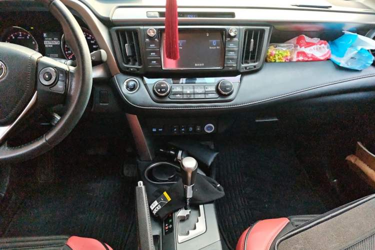 Used Toyota RAV4 2016 2.0L CVT Two-Wheel Drive Smart Edition China V Standard Audio And AC Panel