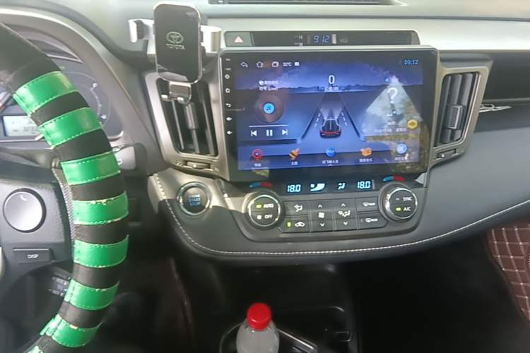 Used Toyota RAV4 2016 2.0L CVT Two-Wheel Drive Fashion Edition China V Standard Audio And AC Panel