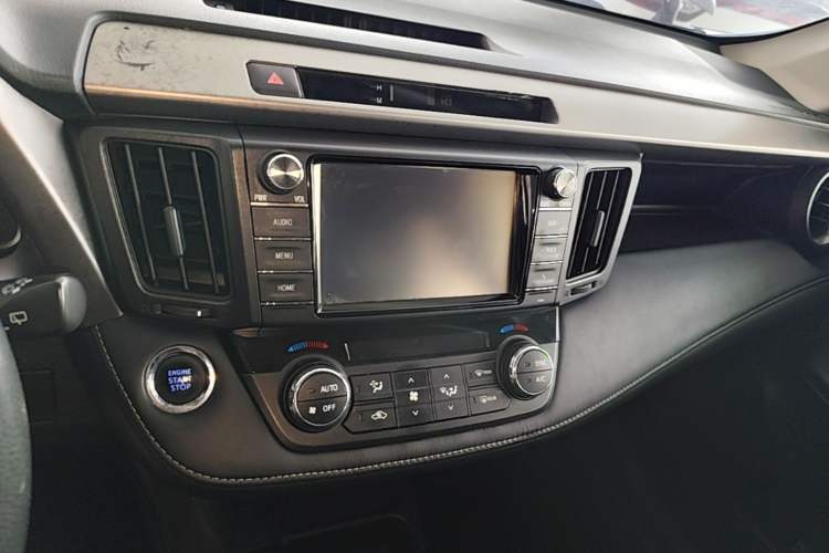Used Toyota RAV4 2016 2.0L CVT Two-Wheel Drive Fashion Edition China V Standard Audio And AC Panel