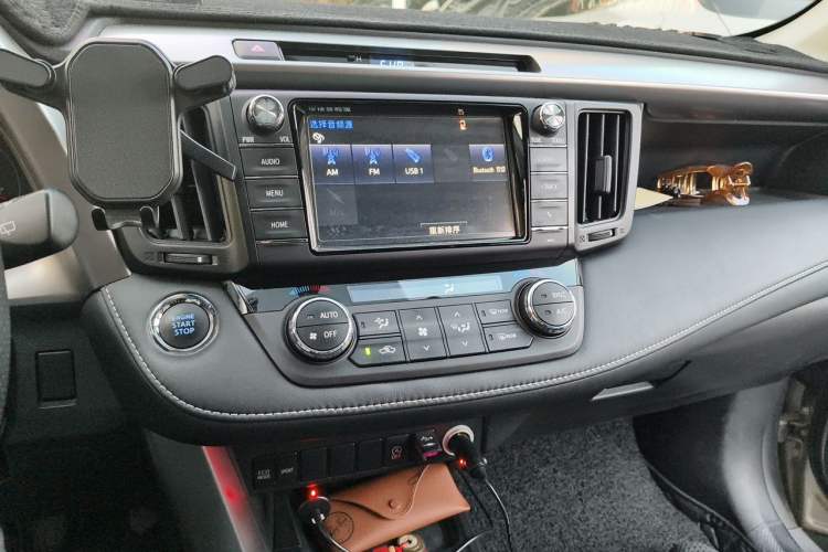 Used Toyota RAV4 2016 2.0L CVT Two-Wheel Drive Fashion Edition China V Standard Audio And AC Panel