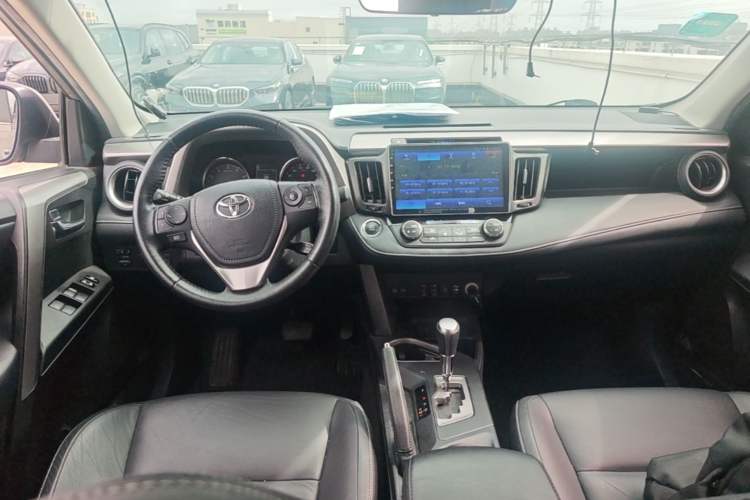 Used Toyota RAV4 2016 2.0L CVT Two-Wheel Drive Smart Edition China V Standard Center Console