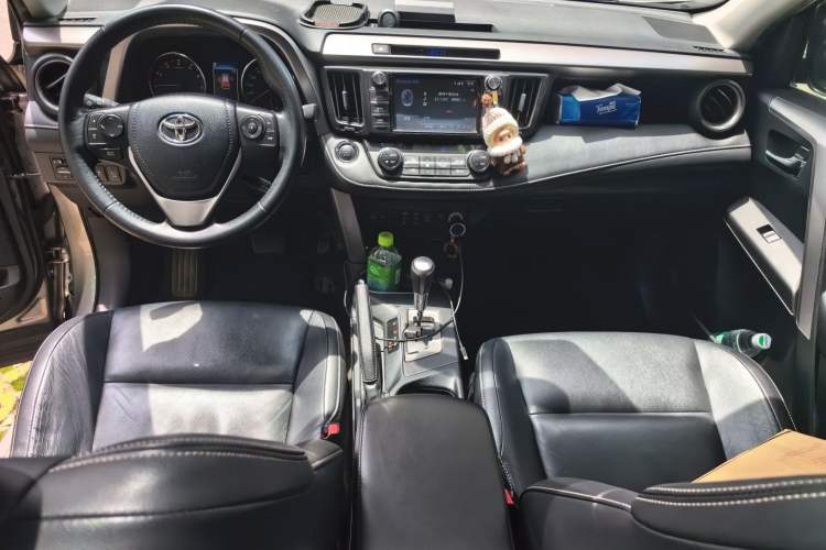 Used Toyota RAV4 2016 2.0L CVT Two-Wheel Drive Smart Edition China V Standard Center Console