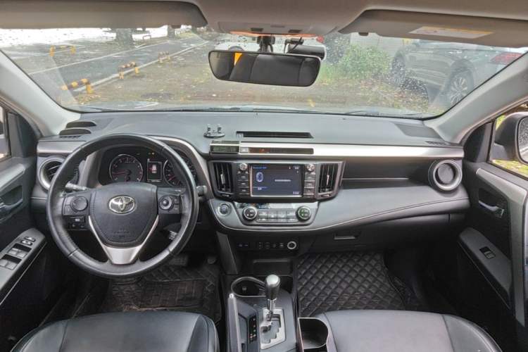 Used Toyota RAV4 2016 2.0L CVT Two-Wheel Drive Smart Edition China V Standard Center Console