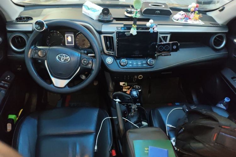 Used Toyota RAV4 2016 2.0L CVT Two-Wheel Drive Smart Edition China V Standard Center Console