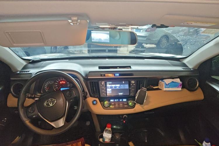 Used Toyota RAV4 2016 2.0L CVT Two-Wheel Drive Fashion Edition China V Standard Center Console