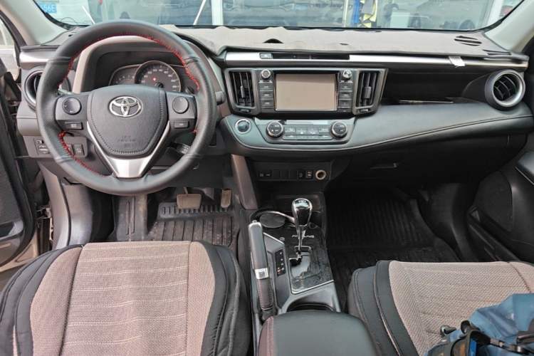 Used Toyota RAV4 2016 2.0L CVT Two-Wheel Drive Fashion Edition China V Standard Center Console