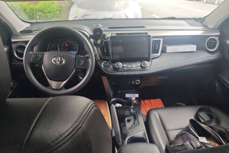 Used Toyota RAV4 2016 2.0L CVT Two-Wheel Drive Fashion Edition China V Standard Center Console