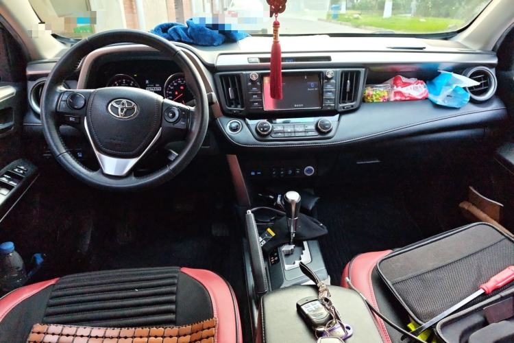 Used Toyota RAV4 2016 2.0L CVT Two-Wheel Drive Smart Edition China V Standard Center Console