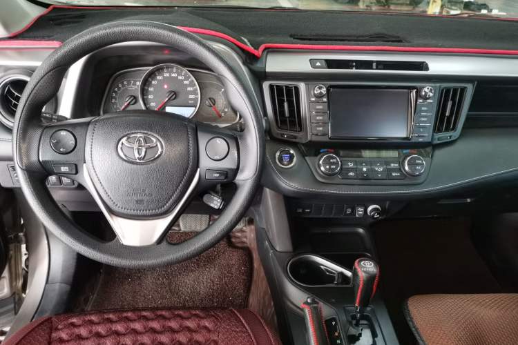 Used Toyota RAV4 2016 2.0L CVT Two-Wheel Drive Fashion Edition China V Standard Center Console