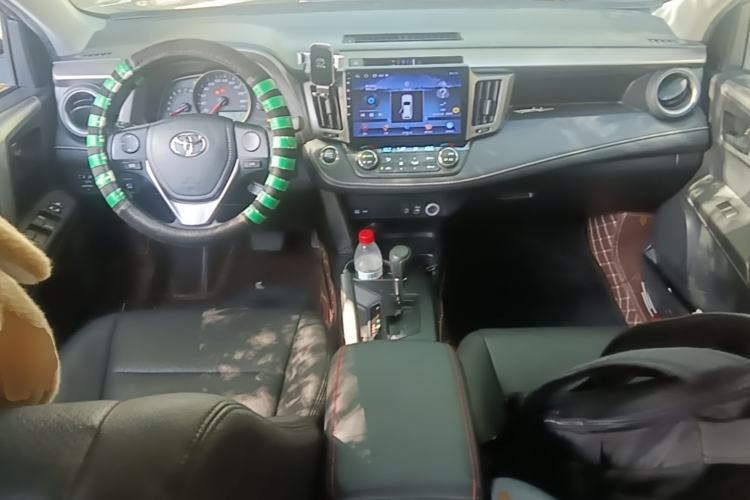 Used Toyota RAV4 2016 2.0L CVT Two-Wheel Drive Fashion Edition China V Standard Center Console