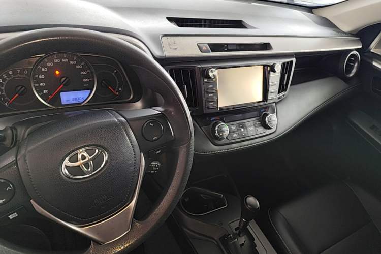 Used Toyota RAV4 2016 2.0L CVT Two-Wheel Drive Fashion Edition China V Standard Center Console