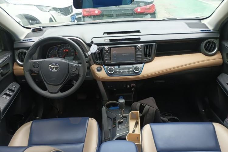 Used Toyota RAV4 2016 2.0L CVT Two-Wheel Drive Fashion Edition China V Standard Center Console