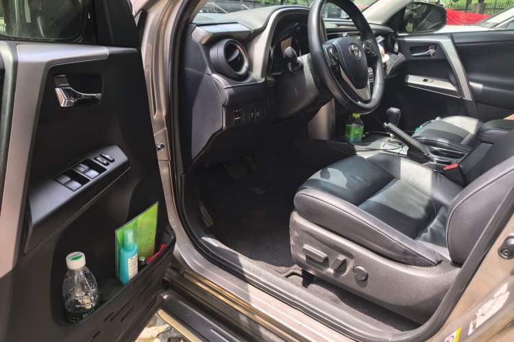 Used Toyota RAV4 2016 2.0L CVT Two-Wheel Drive Smart Edition China V Standard Driver Seat