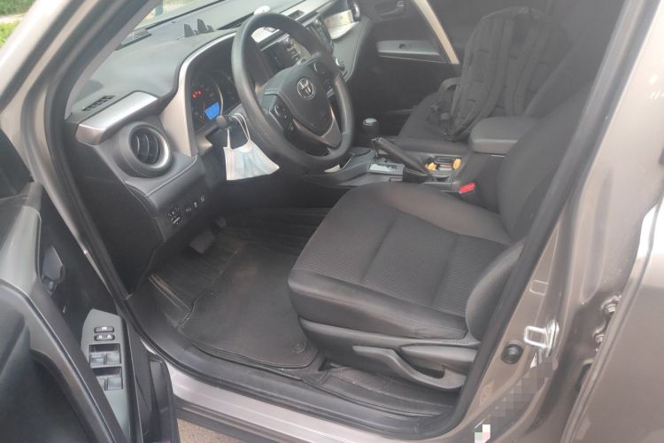Used Toyota RAV4 2016 2.0L CVT Two-Wheel Drive Fashion Edition China V Standard Driver Seat