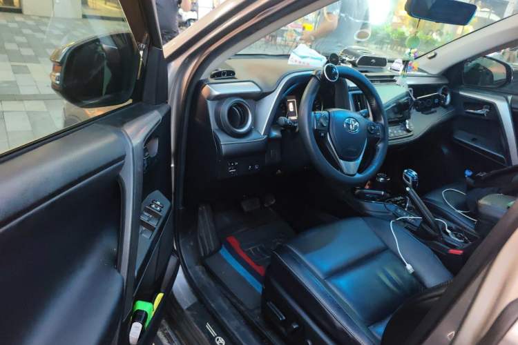 Used Toyota RAV4 2016 2.0L CVT Two-Wheel Drive Smart Edition China V Standard Driver Seat