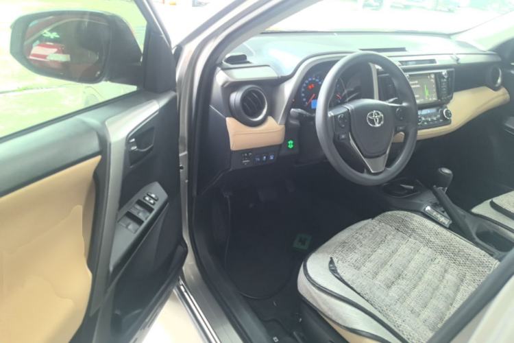 Used Toyota RAV4 2016 2.0L CVT Two-Wheel Drive Fashion Edition China V Standard Driver Seat