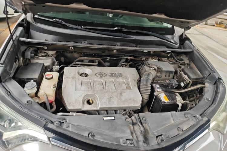 Used Toyota RAV4 2016 2.0L CVT Two-Wheel Drive Fashion Edition China V Standard Engine Bay