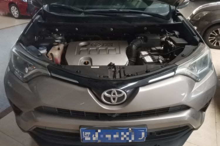 Used Toyota RAV4 2016 2.0L CVT Two-Wheel Drive Fashion Edition China V Standard Engine Bay