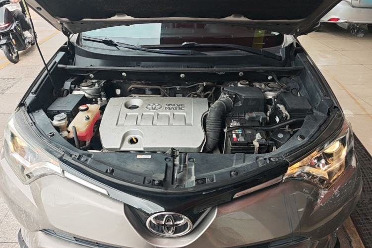 Used Toyota RAV4 2016 2.0L CVT Two-Wheel Drive Fashion Edition China V Standard Engine Bay