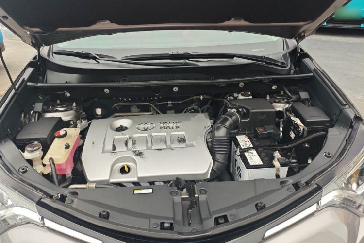 Used Toyota RAV4 2016 2.0L CVT Two-Wheel Drive Fashion Edition China V Standard Engine Bay
