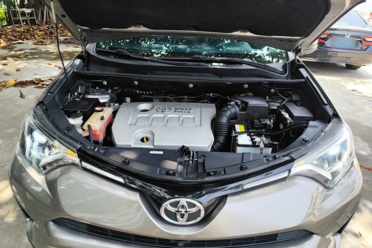 Used Toyota RAV4 2016 2.0L CVT Two-Wheel Drive Fashion Edition China V Standard Engine Bay