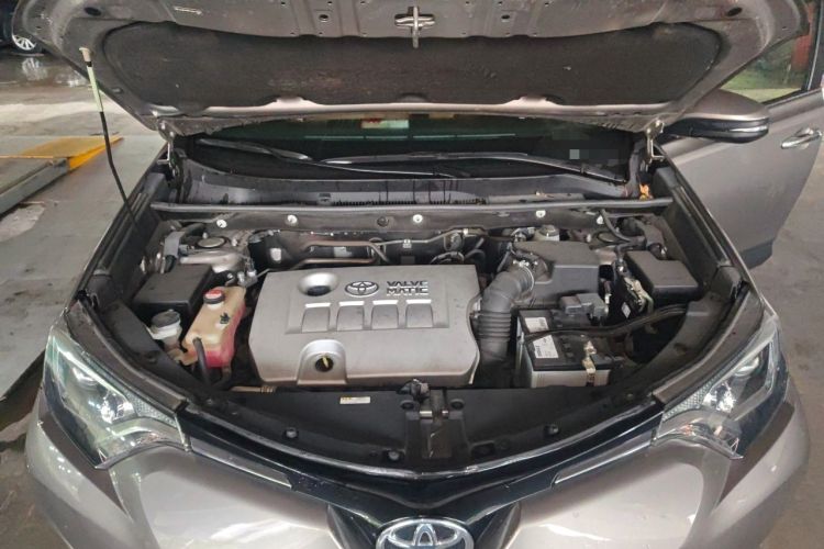 Used Toyota RAV4 2016 2.0L CVT Two-Wheel Drive Fashion Edition China V Standard Engine Bay