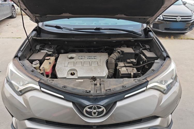 Used Toyota RAV4 2016 2.0L CVT Two-Wheel Drive Fashion Edition China V Standard Engine Bay