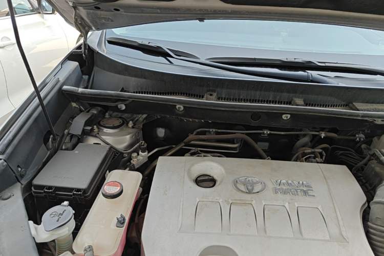 Used Toyota RAV4 2016 2.0L CVT Two-Wheel Drive Comfort Edition China V Standard Engine Bay Right