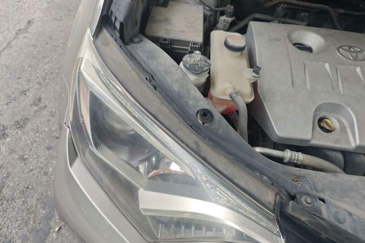 Used Toyota RAV4 2016 2.0L CVT Two-Wheel Drive Fashion Edition China V Standard Engine Bay Right