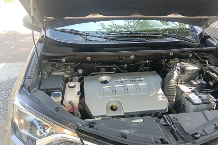 Used Toyota RAV4 2016 2.0L CVT Two-Wheel Drive Fashion Edition China V Standard Engine Bay Right